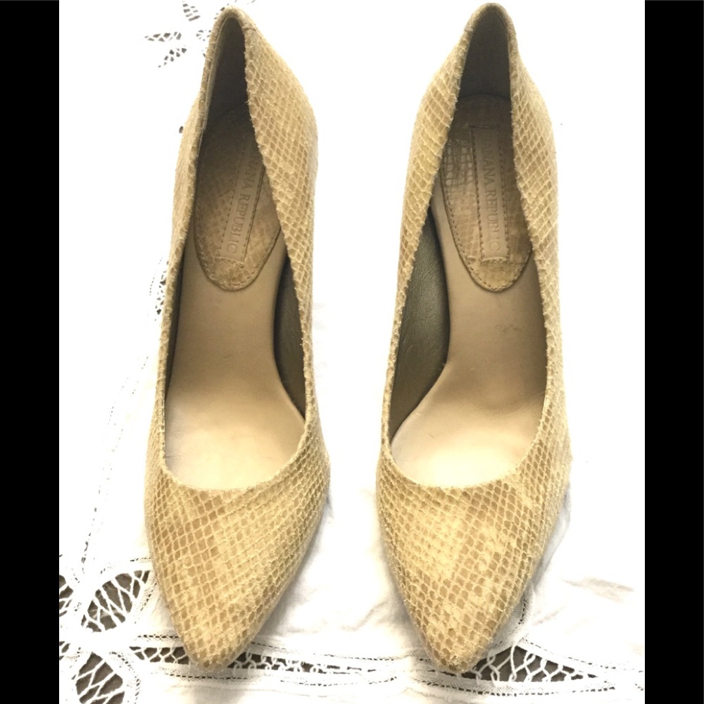 Beige Snake Pattern Leather Pumps Sz. 7